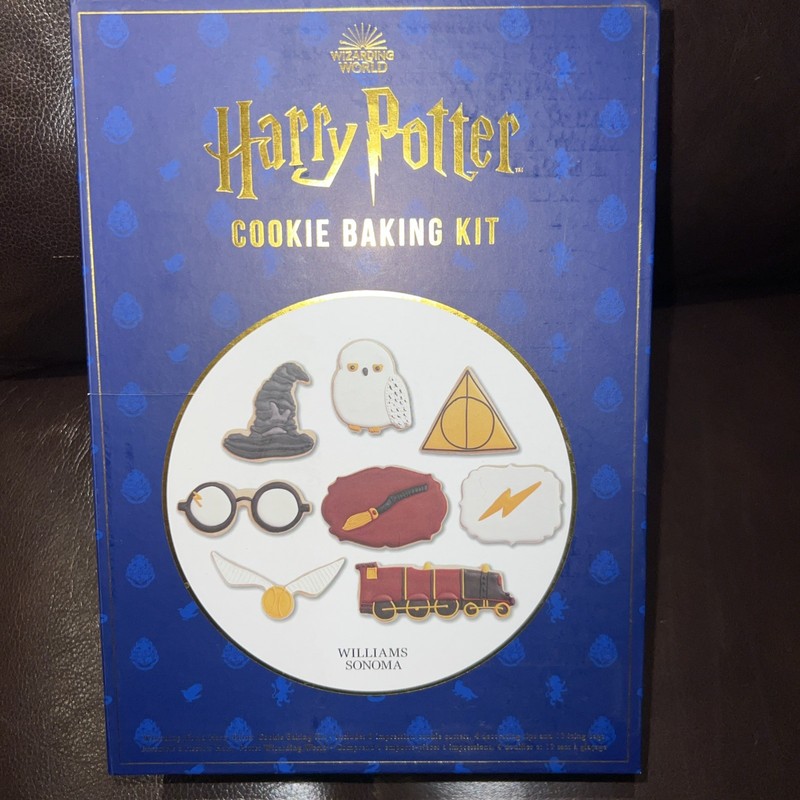 Harry Potter Williams Sonoma Cookie Baking Kit Cutters WIZARDING WORLD NIB