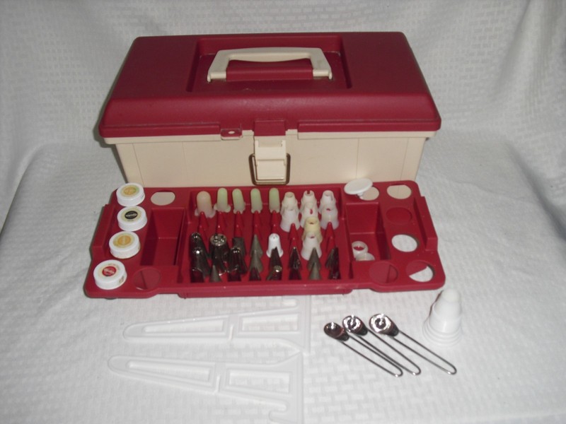 Wilton Tool Caddy Box Cake Decorating Organizer Box Lots of Extras Tips colors