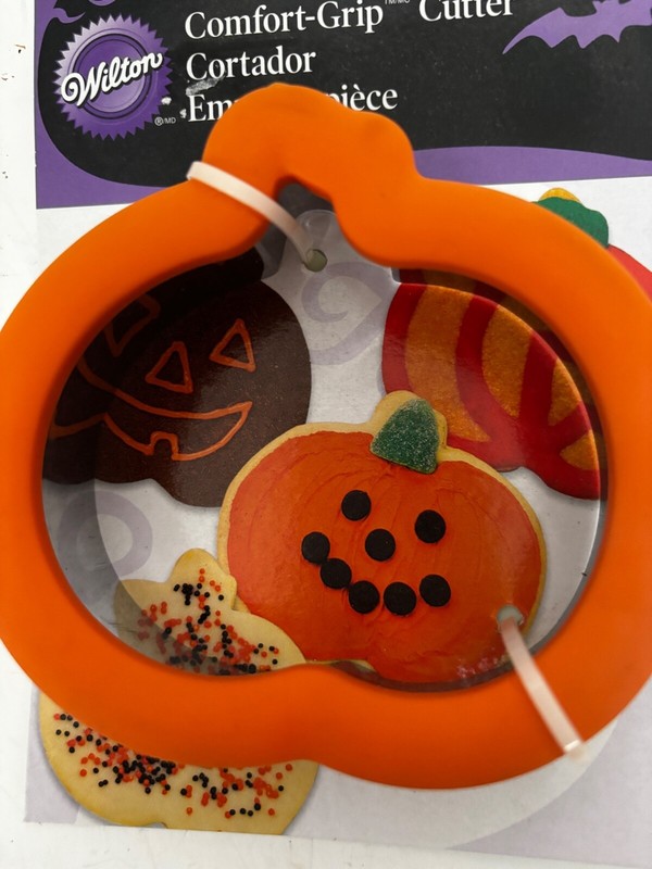 NWT Wilton Pumpkin Cookie Cutter Comfort Grip Fall Halloween NEW gallery