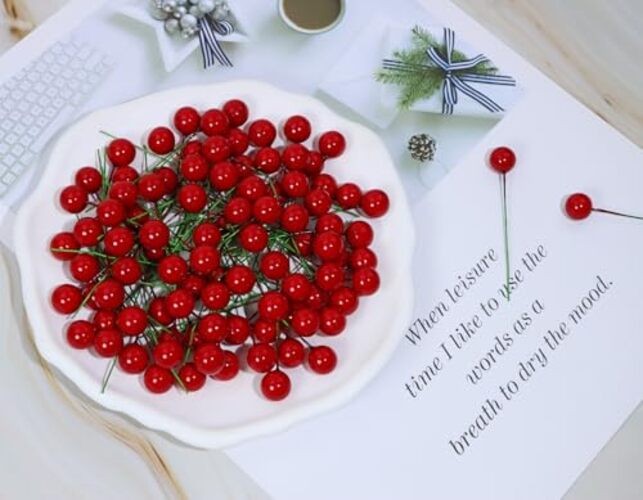 PENTA ANGEL Holly Berries 100Pcs Mini Christmas Artificial Holly 1cm Red gallery