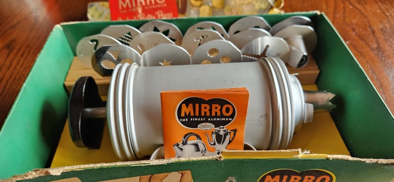 Mirro Cooky-Pastry Cookie Press Kit Aluminum, 15-Discs, Vintage gallery