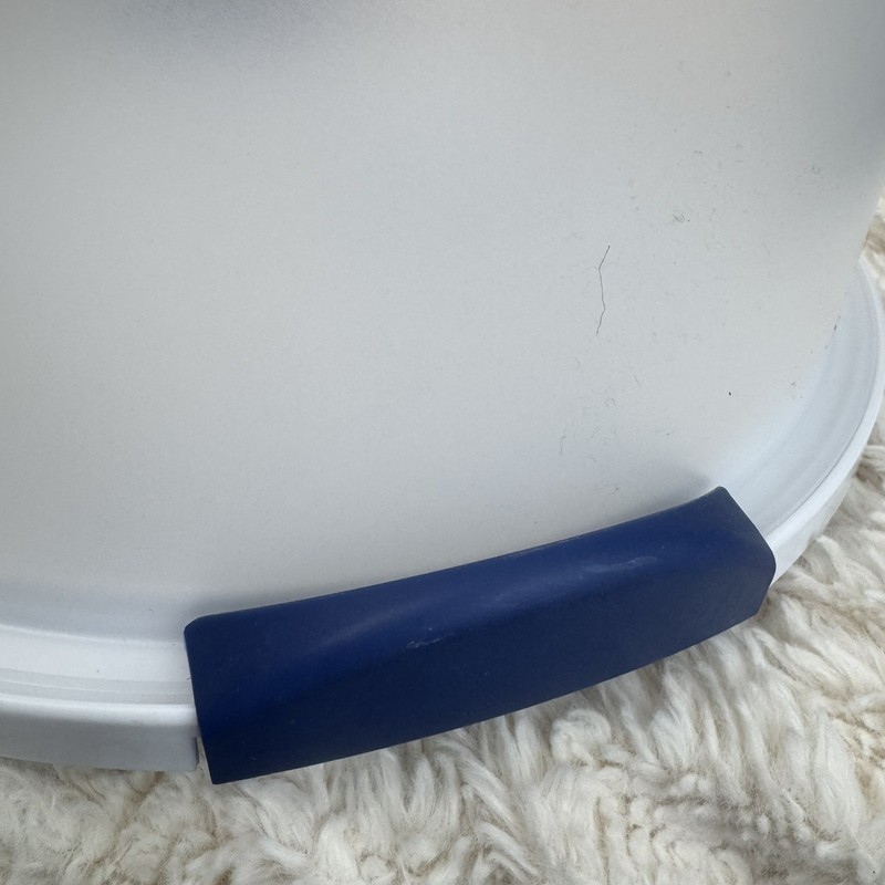 NWOT Sterilite Cake Carrier |Holds 12” Round Cake w/ Lid Cover Blue Handle gallery