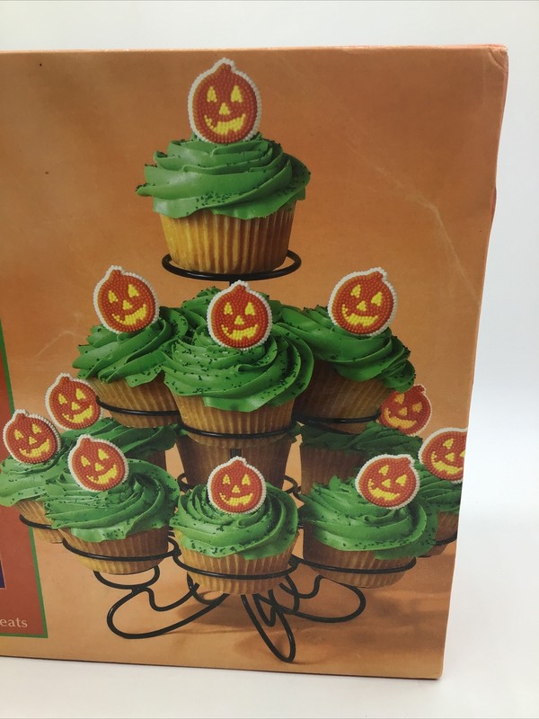 Wilton Halloween Cupcakes‘N More Dessert Stand Holds 13 Treats/Cupcakes NIB(2006 gallery