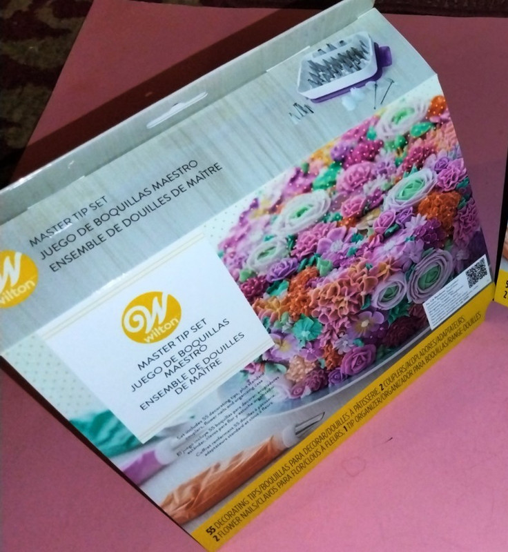 Wilton's 55 Piece Master Tip Cake Cupcake Brownie Decorating Set~BID@$27.99 gallery