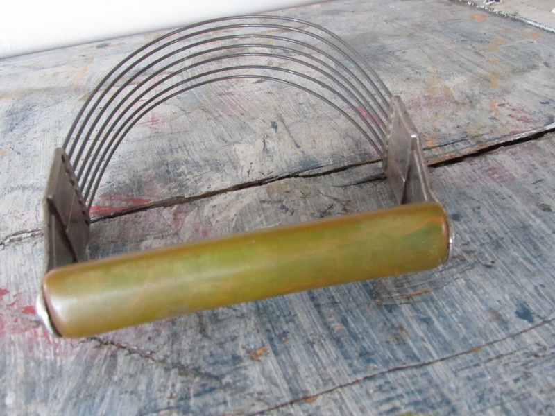 Vintage Androck Dough Pastry Cutter Mixer Olive Green Bakelite Handle