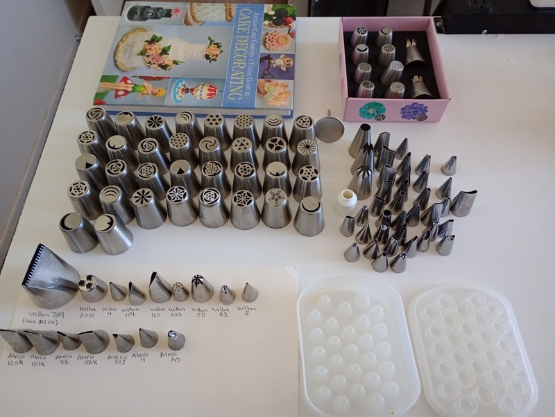 HUGE LOT Wilton Ateco Piping Tips Cake Decorating Tools Bakery 103 Piece Lot gallery