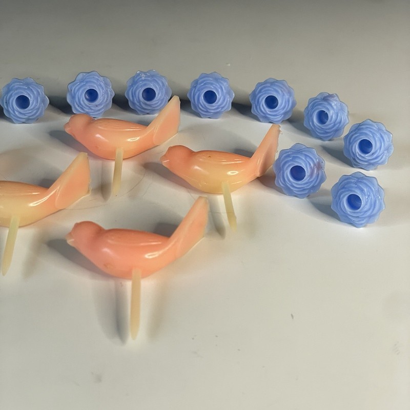 Lot of (20) Vintage Plastic Cupcake Cake Topper Baker's Decorating Birds Flowers gallery