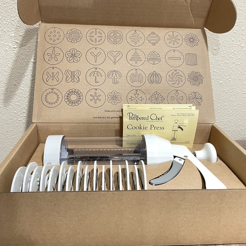 Pampered Chef Cookie Press #1525 In Original Box 16 Different Disc Patterns gallery