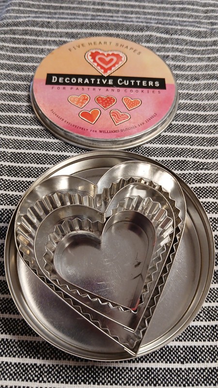 William Sonoma Decorative Cutters For Pastry And Cookies. 5 Heart Shapes gallery