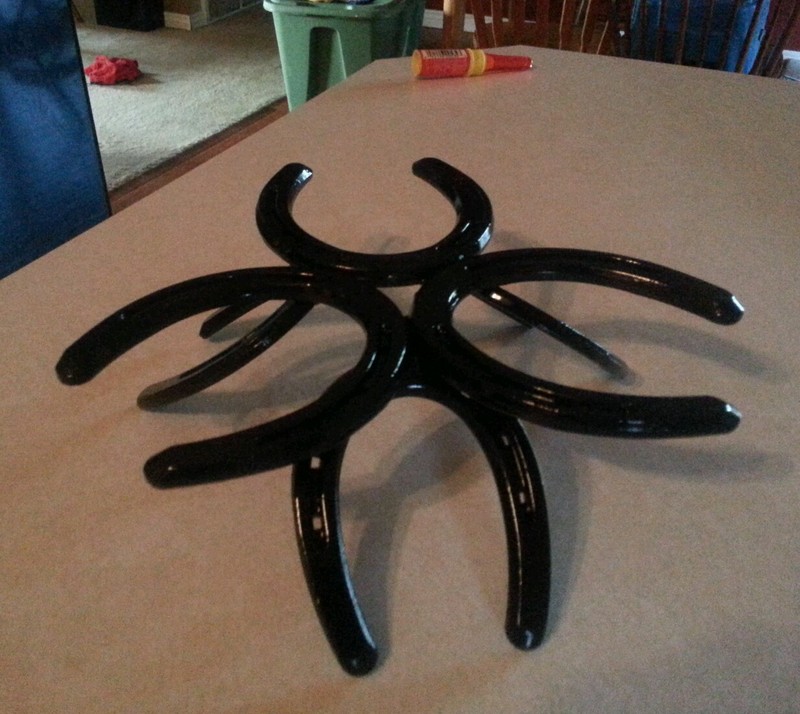 horseshoe cake platter