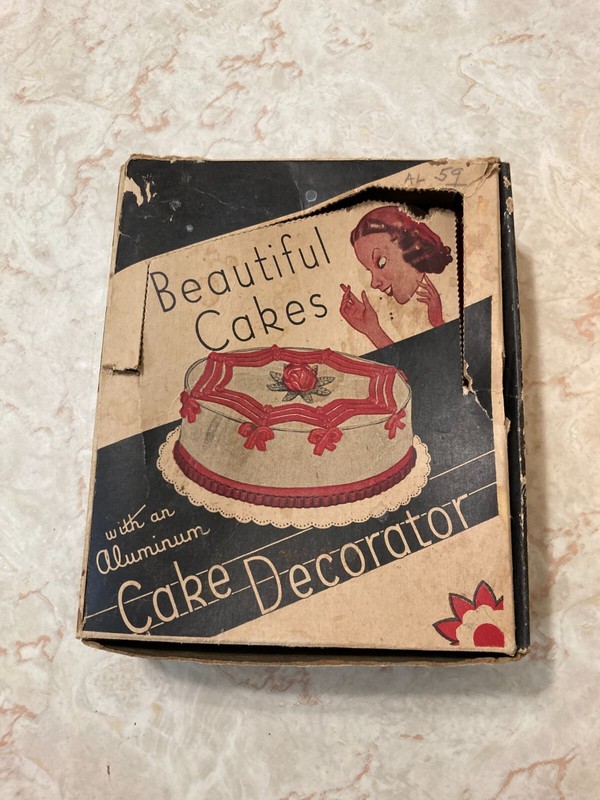 VINTAGE COOKWARE CAKE DECORATOR KIT ALUMINUM BEAUTIFUL CAKES MADE IN U.S.A. 50’s