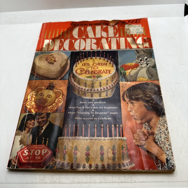 Vintage Wilton 1979 Yearbook Cake Decorating Wonder Woman Superman Buggs Bunny