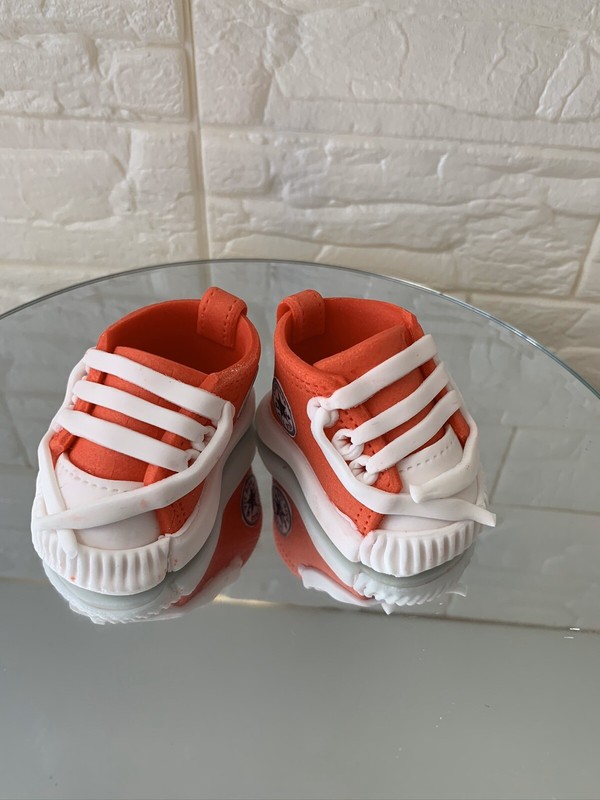 EDIBLE RED BABY BOOTIES SHOES CAKE TOPPER DECORATION BIRTHDAYS ANY COLOUR. gallery
