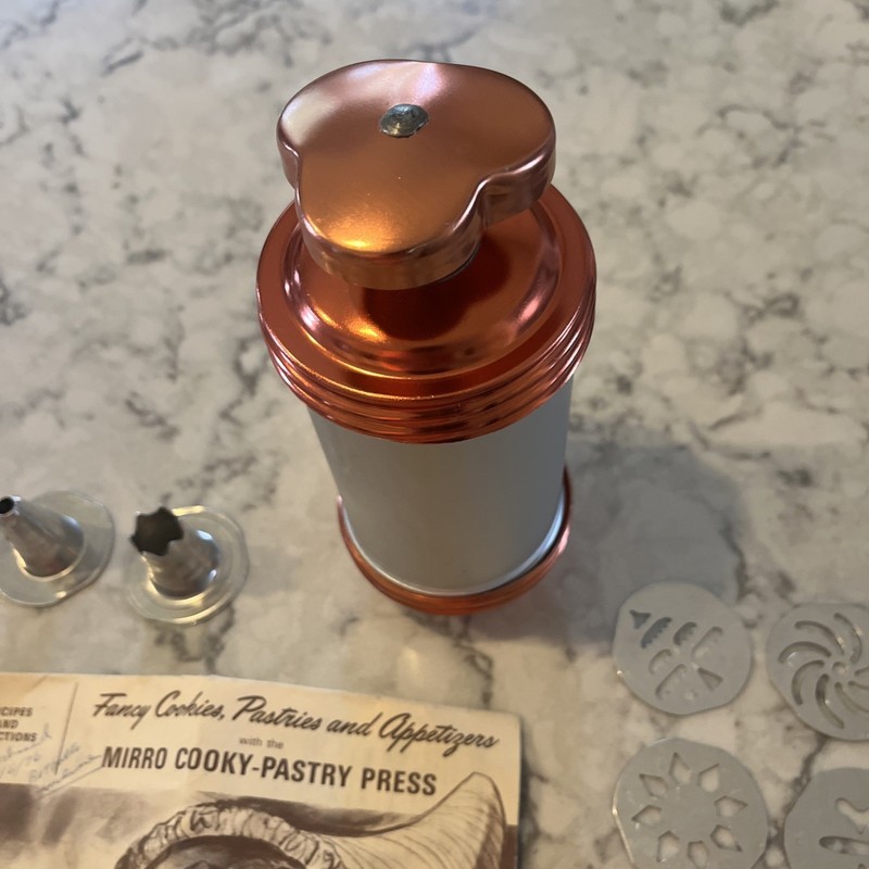 Vtg Mirro Cookie Pastry Twist Press Decorator Set W 24 Plates & 3 Tips Booklet gallery