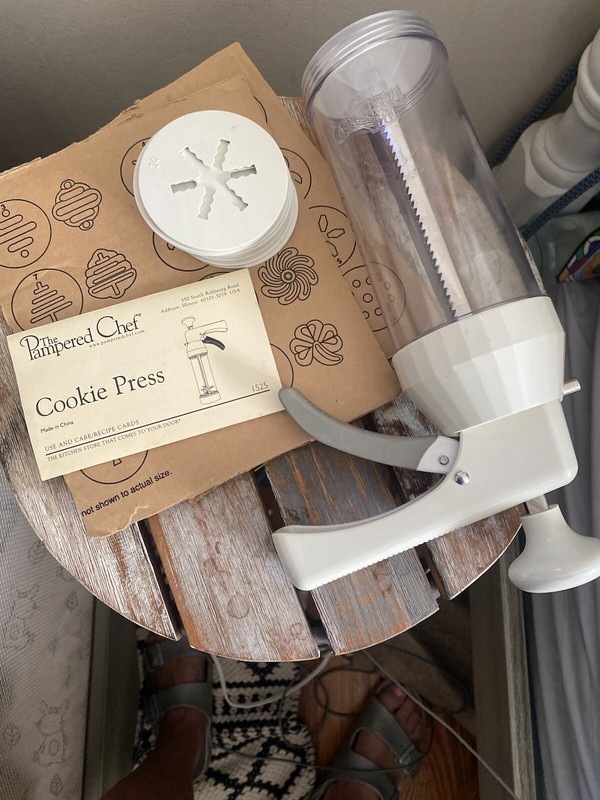 Pampered Chef 1525 Chef Cookie Press- 16 Discs ( Use For Parts)