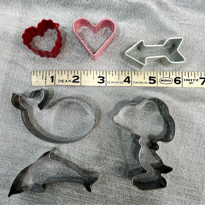 Cookie Cutter Sets 20 pieces - Holiday, Spring Flowers, Safari, Ocean and Snoopy gallery
