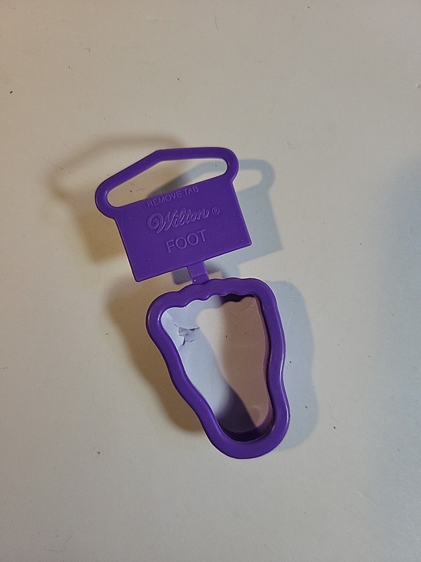 Wilton Mini Cookie Cutter Foot 1 Inch