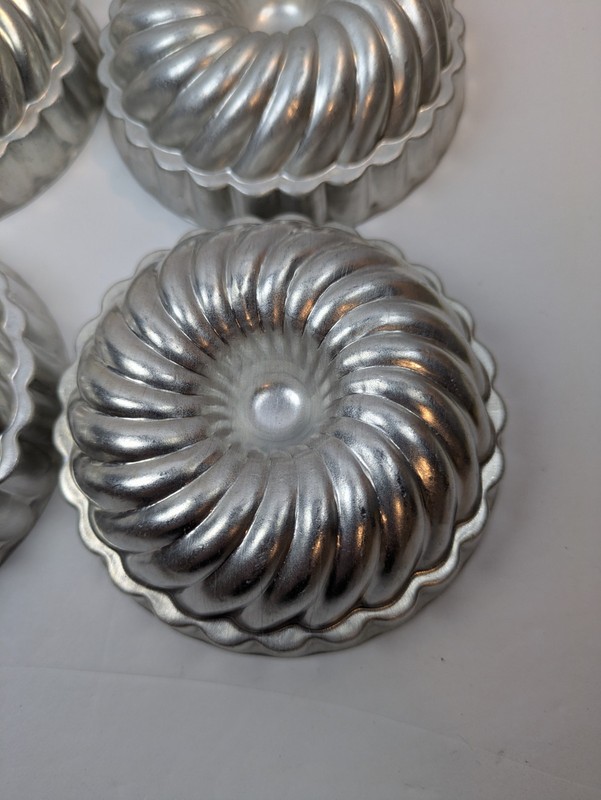 Set of 4 Aluminum Swirl Gelatin Molds 4" diameter round Vintage gallery