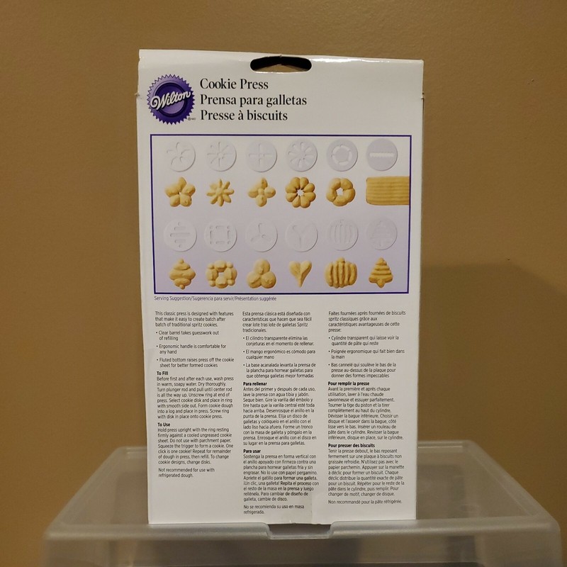 Wilton Presse a Biscuit Grip Cookie Press Includes 12 Cookie Cutter Discs gallery