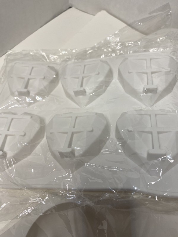 Silcone Molds - Chocolate & Candy - 2x Round & 1x Heart gallery