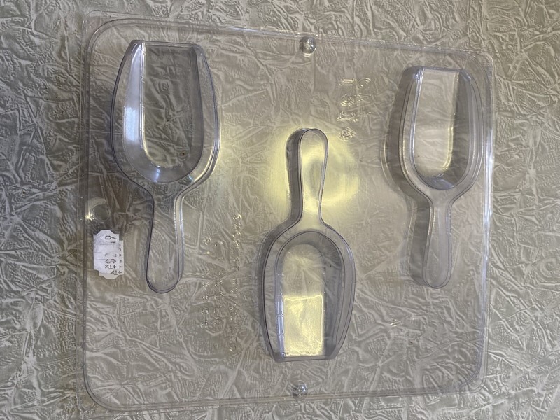 Scoop Chocolate Candy Mold 1314 NEW X2