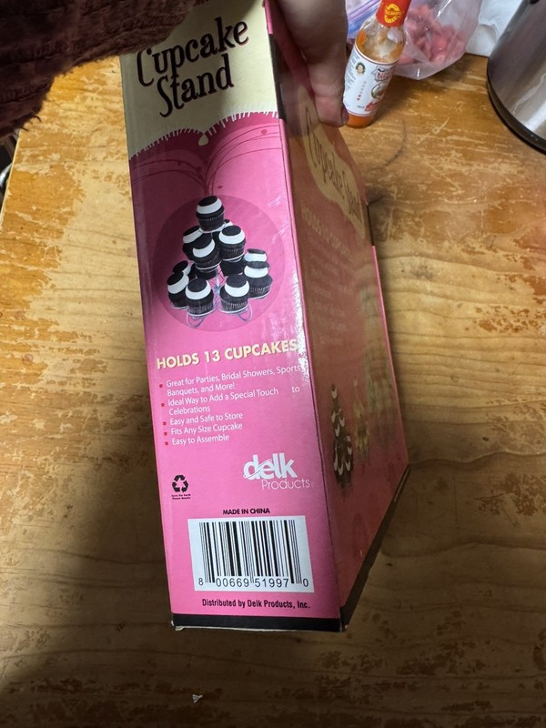 Wilton Cupcake's and More Small Dessert Stand! Holds 13 Cupcakes New In Box gallery