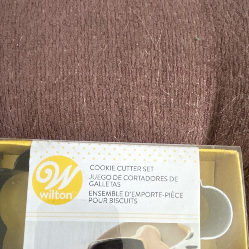 Wilton Metal Cookie Cutter Set 4-Pack Dog Paw Bone Doghouse Easy Clean gallery