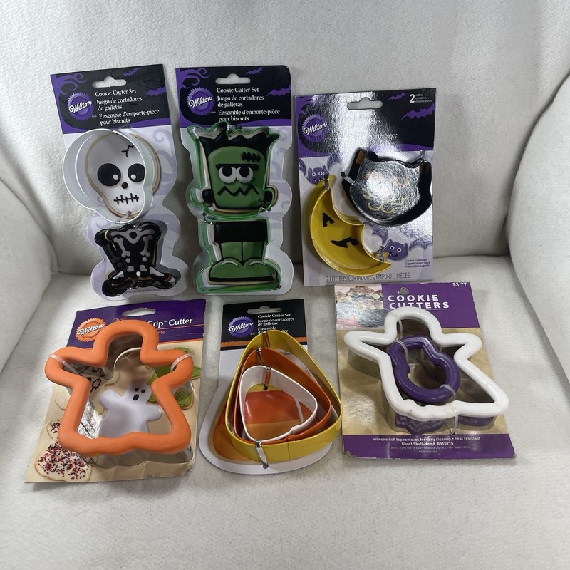 Wilton 4 Halloween Cookie Cutter Sets & 2 Comfort Grip Ghost Cutters New
