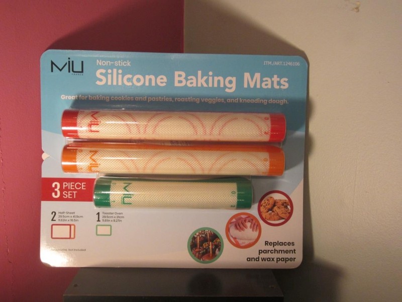NIB/Miu Nonstick Silicone Baking Mat Set of 3 ~ BRAND NEW, SEALED!