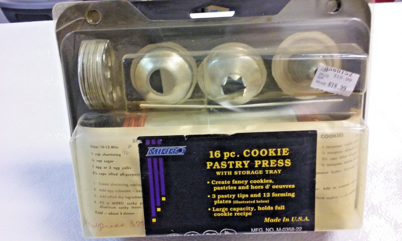 vintage Mirro Cookie 16 pc. Pastry Press Set Plates Tips Storage Tray M-0358-22
