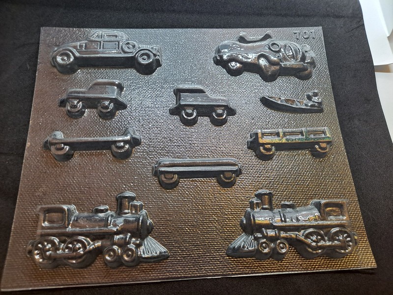 Wilson's Of California Chocolate/candy Mold Trays Vehicles And Animals gallery