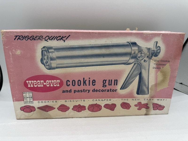 Vintage Wear Ever Cookie Gun and Pastry Decorator Trigger Quick No 3365 in box