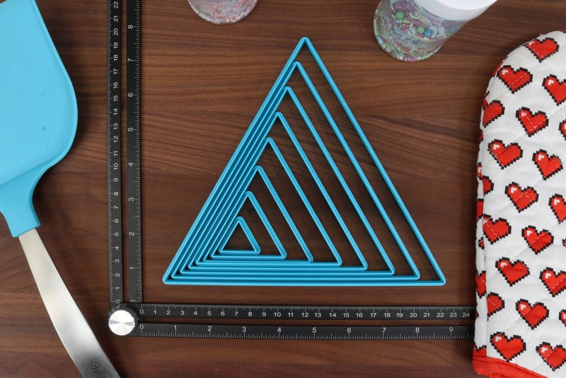 XL Triangle Cookie Cutters - 8in Through 1in Concentric Cutter gallery