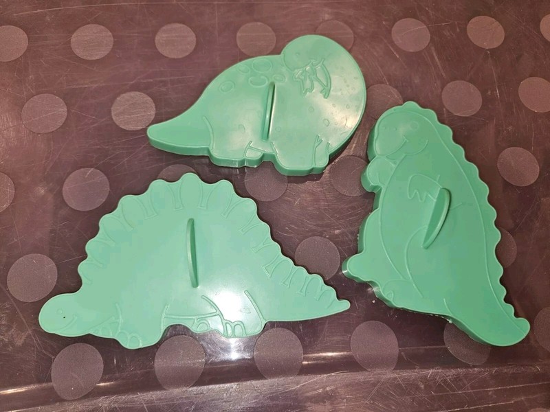 Vintage 1988 Wilton Dinosaur Cookie Cutters Green 5″ Green