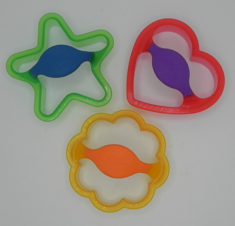 3 Pampered Chef Cookie / Sandwich Cutters – Heart Star and Flower – Preowned