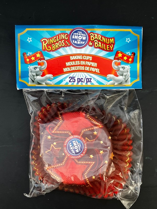 Circus Ringling Brothers Barnum & Bailey, 25 Ct. Baking Cups & Liners