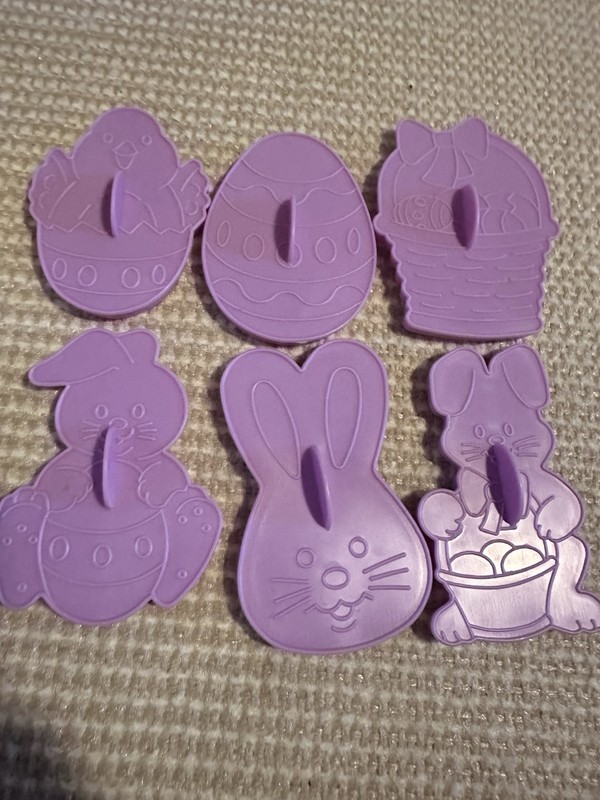 1990 WILTON EASTER TREATS * Easter Theme 8-Cookie Cutter Set 2304-1106 gallery
