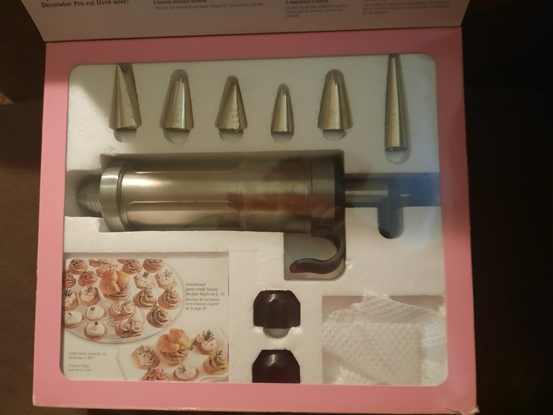 Wilton Dessert Decorator Pro Decorating Tool Set New In Box gallery