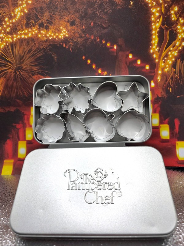 Pampered Chef Creative Cookie Cutters Set of 8 - Storage Tin Box #1095 gallery