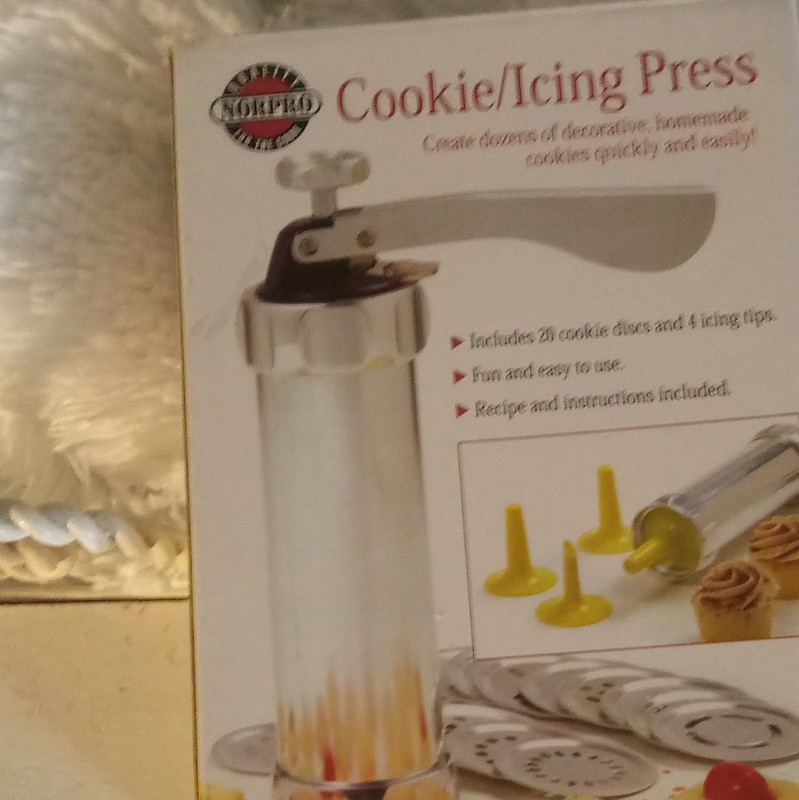 Norpro Cookie & Icing Press Set Silver w/ Handle, 20 Discs & 4 Tips (24)