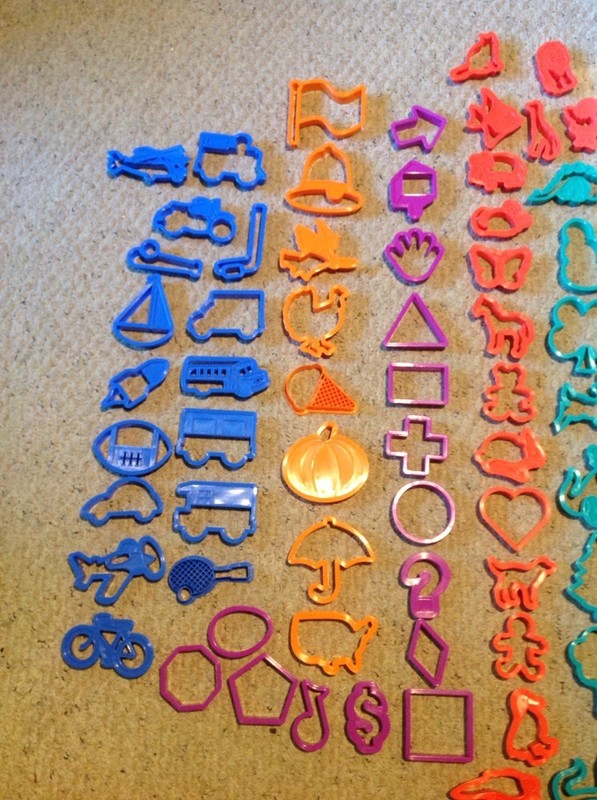 Pre Owned Farberware Classic Series 99 Piece Cookie Cutter Set. Missing The 8. gallery