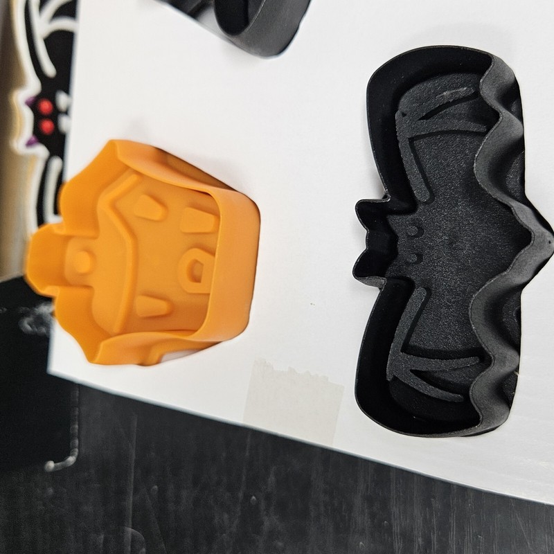 William Sonoma Kids Halloween Cookie Cutters Press-And-Stamp Set Of 5 gallery