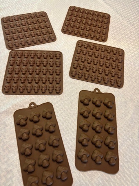 3 Skull and 2 Mushroom silicone candy molds