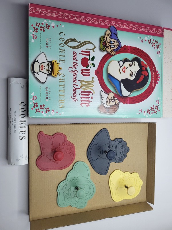 Williams Sonoma Snow White Spring Loaded Cookie Cutters gallery