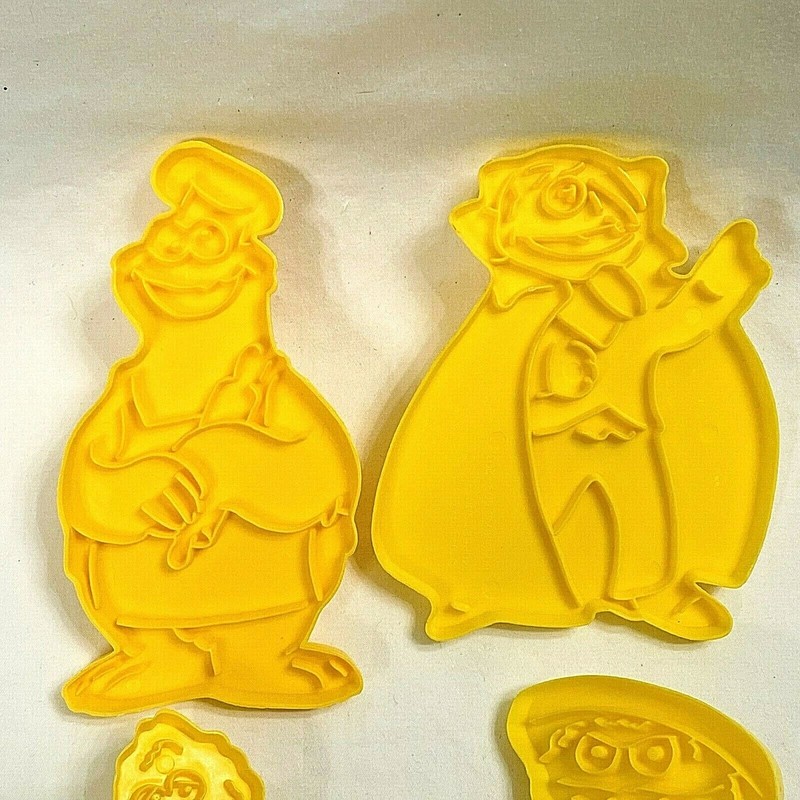WILTON Sesame Street Cookie Cutters Lot 4 Vtg 5" Oscar Big Bird Count Muppets gallery