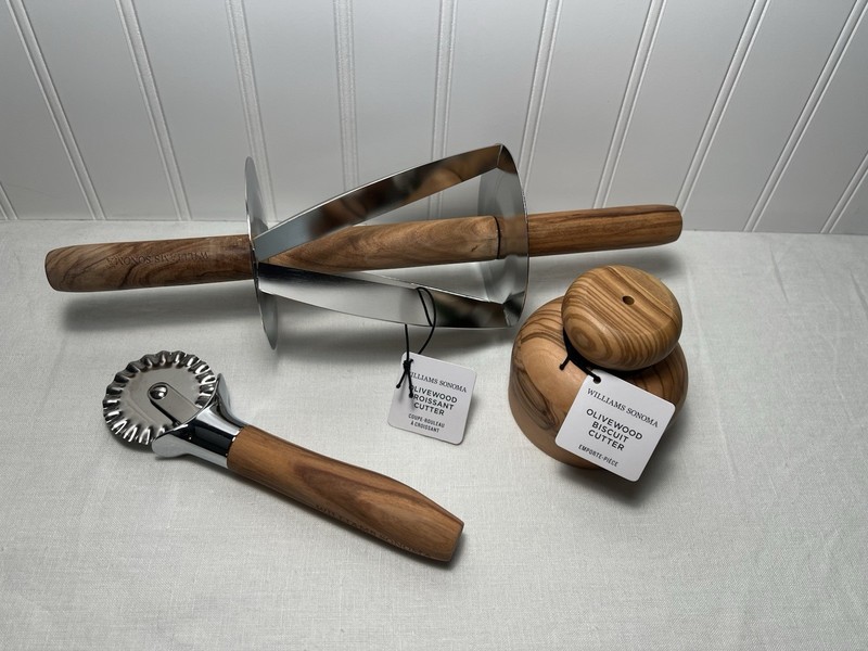 Williams Sonoma Bundle, Pastry Cutter, Biscuit Cutter And Croissant Roller Read