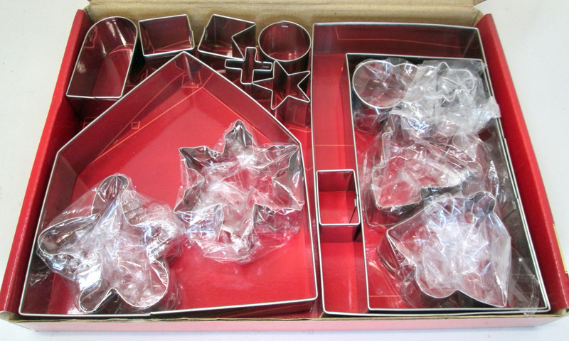 KUKI-FUN 3D Gingertbread House Cookie Cutter 10 Pc. Set +Bonus 5 Cookie Cutters gallery