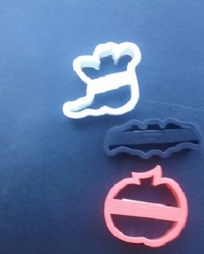 HALLOWEEN COOKIE CUTTER SET BAT GHOST PUMPKIN LOT 3 NEW PLASTIC CUTTERS TABS NEW