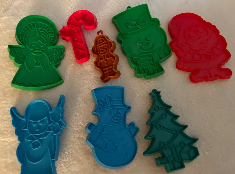 8 vintage plastic cookie cutters Hallmark,Yuletide, dated 1979 free shipping