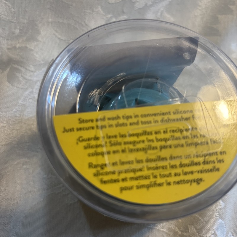 Wilton/ decorating tips & set - NEW 6 peace set gallery